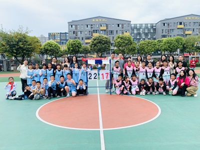 冠亚军合影.jpg